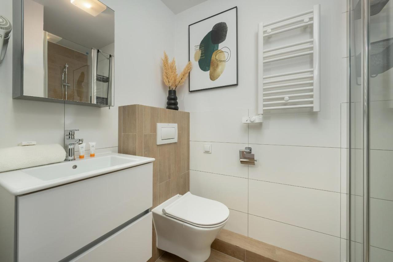 Trendy Studios With Home Office Near Wroclaw Main Station By Noclegi Renters Exterior photo